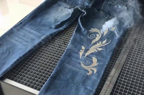 激光切割和雕刻在紡織行業(yè)有哪些應(yīng)用？布料激光燒花(圖1)